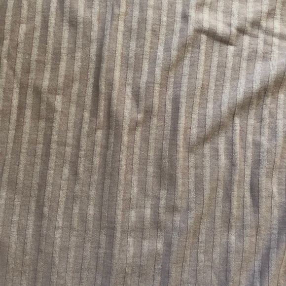 Mauve Long-sleeve Top ✨2 for $10✨ - Picture 2 of 3